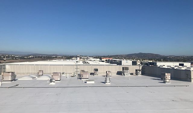 Image of commercial flat roof with white TPO membrane