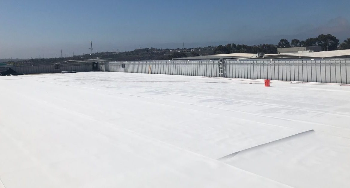 commercial flat roof with white single-ply membrane roofing system